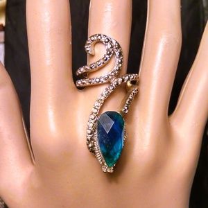 Gorgeous unique rhinestone blue stone ring